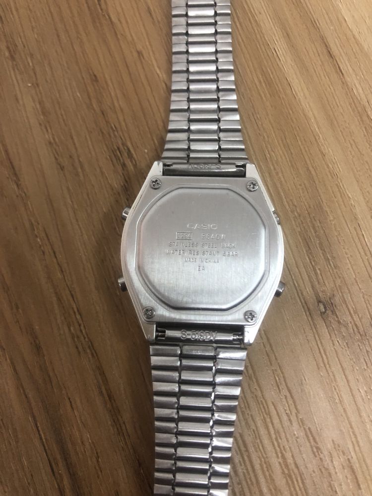Годинник Casio B640W