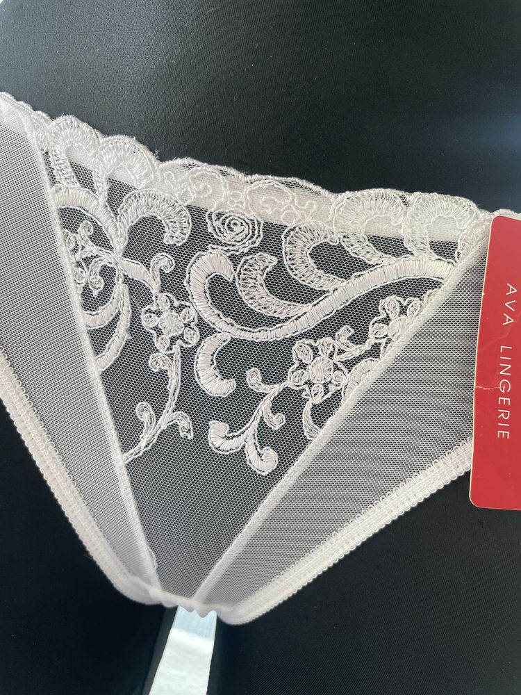 Stringi białe r. L (474)