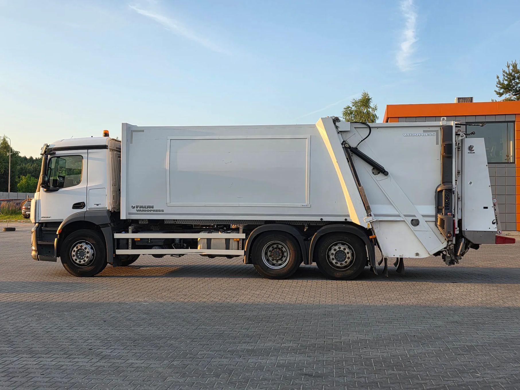 Mercedes-Benz ANTOS 2633 FAUN Variopress 524 II EURO 6 z DE  Smieciarka Faun sprawna gotowa do pracy.