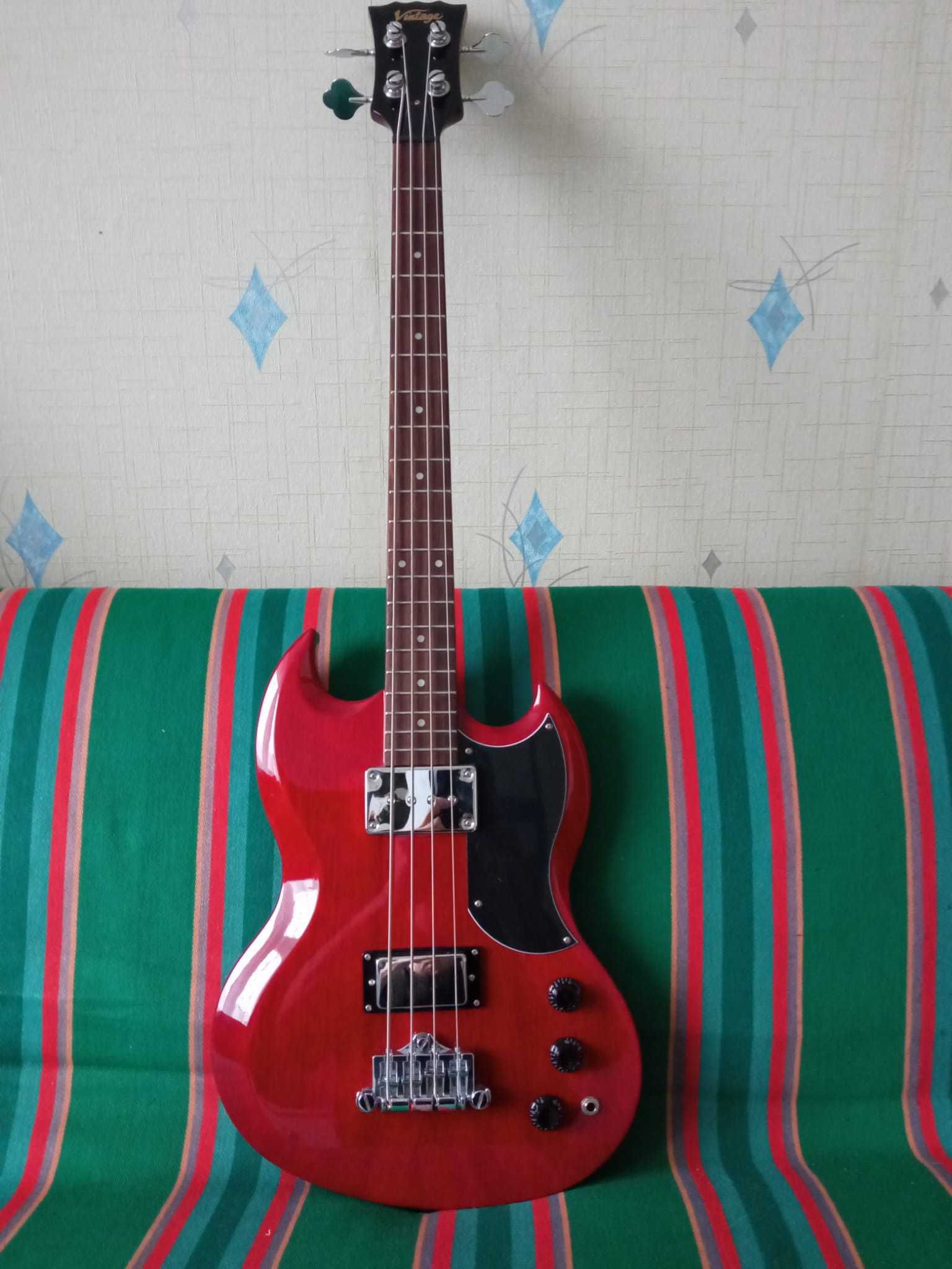 VINTAGE VS 4 CR Gitara basowa  (short scale )