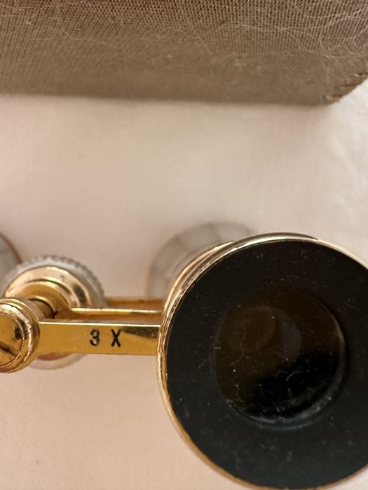 Antigos binoculos opera e teatro madreperola e latão