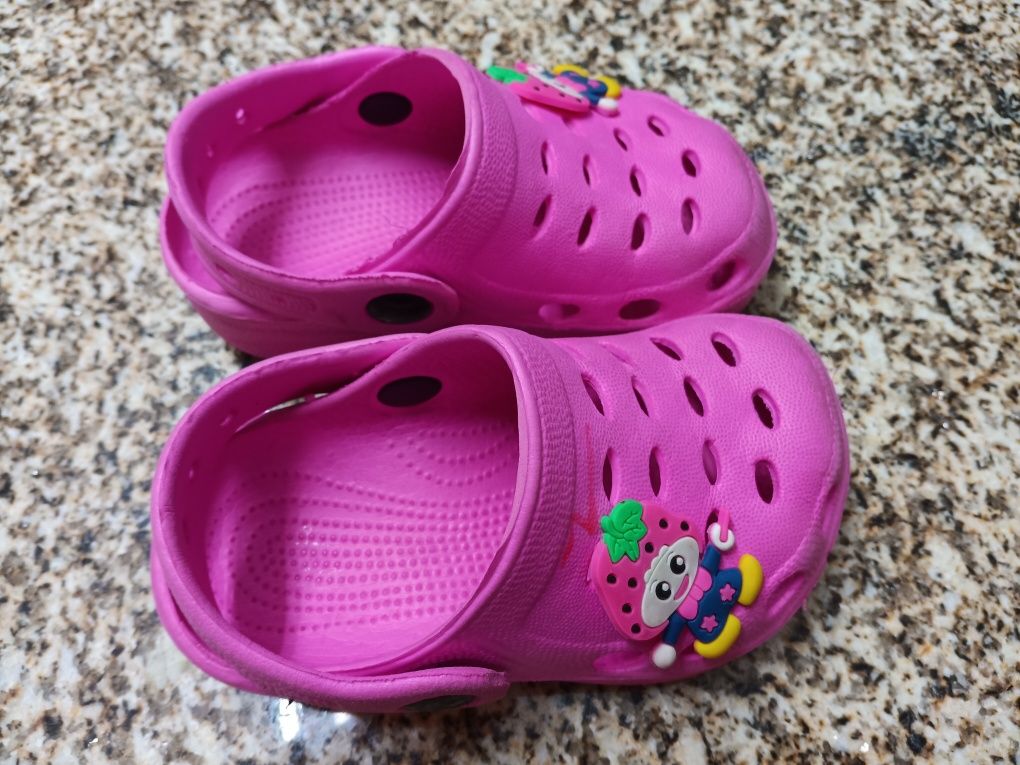 2 pares chinelos/crocs, menina tam. 21/22