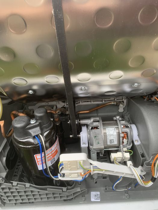 Suszarka kondensacyjna -pąpa ciepła AEG