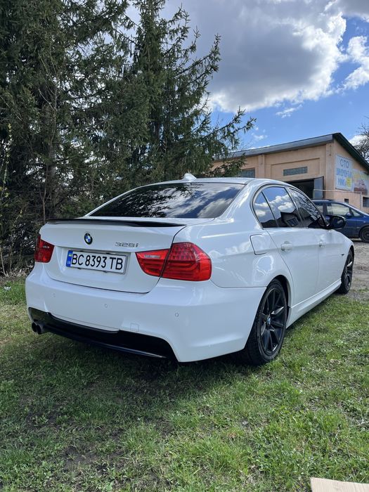 Продам BMW е90 2011 року !!!Терміново!!!