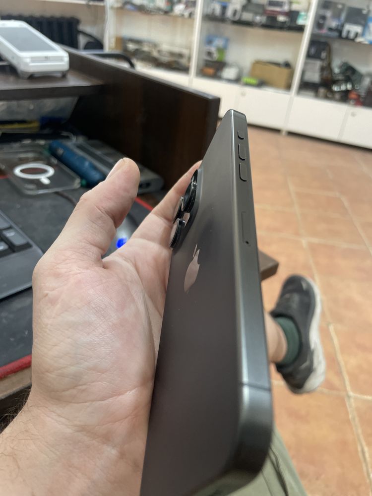 По запчастинах Iphone 15 pro max 512Gb батарея дисплей камера корпус