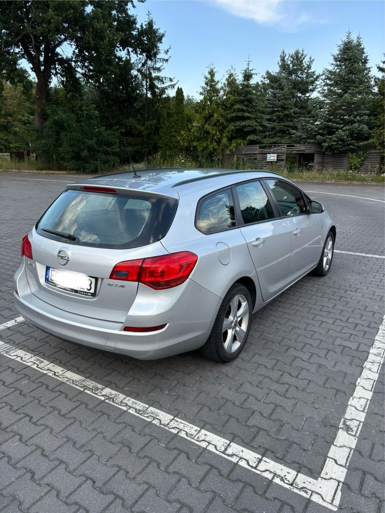 Opel Astra J Sports Tour