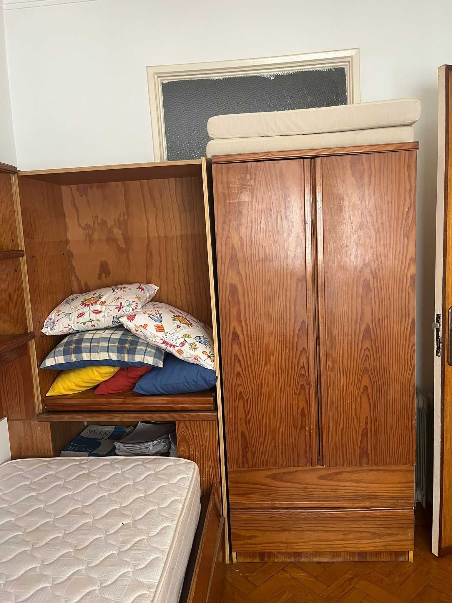 Movel de quarto com duas camas, 1 secretária e 1 roupeiro