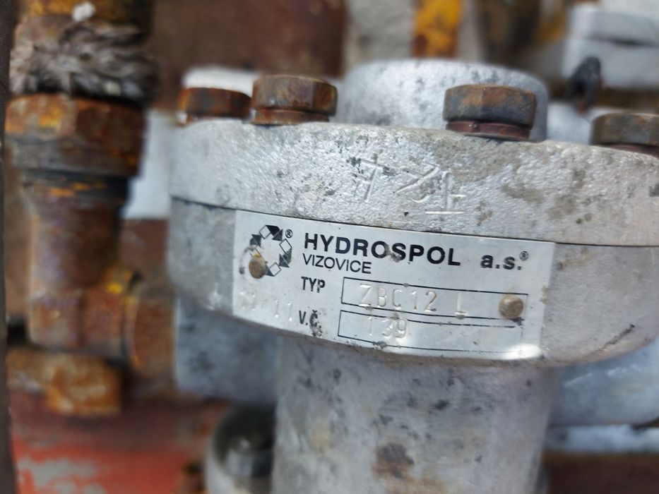 Pompa hydromatik jazdy spv pompy  unk ładowarka kombajn łącznik pompy