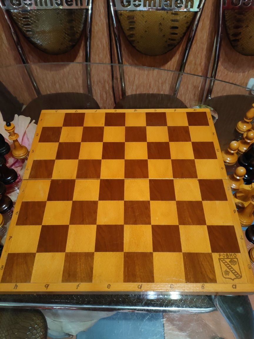Полный комплект Ровно УССР шахматы. Доска 45х45 см.