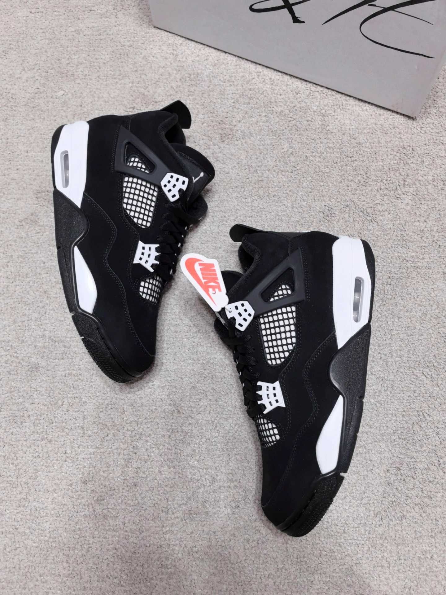 Buty do koszykówki Jordan 4 Retro WhiteThunder nowy z metką R.41