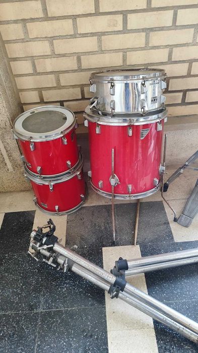 Bateria Acústica REMO completa com banco e 3 pratos.