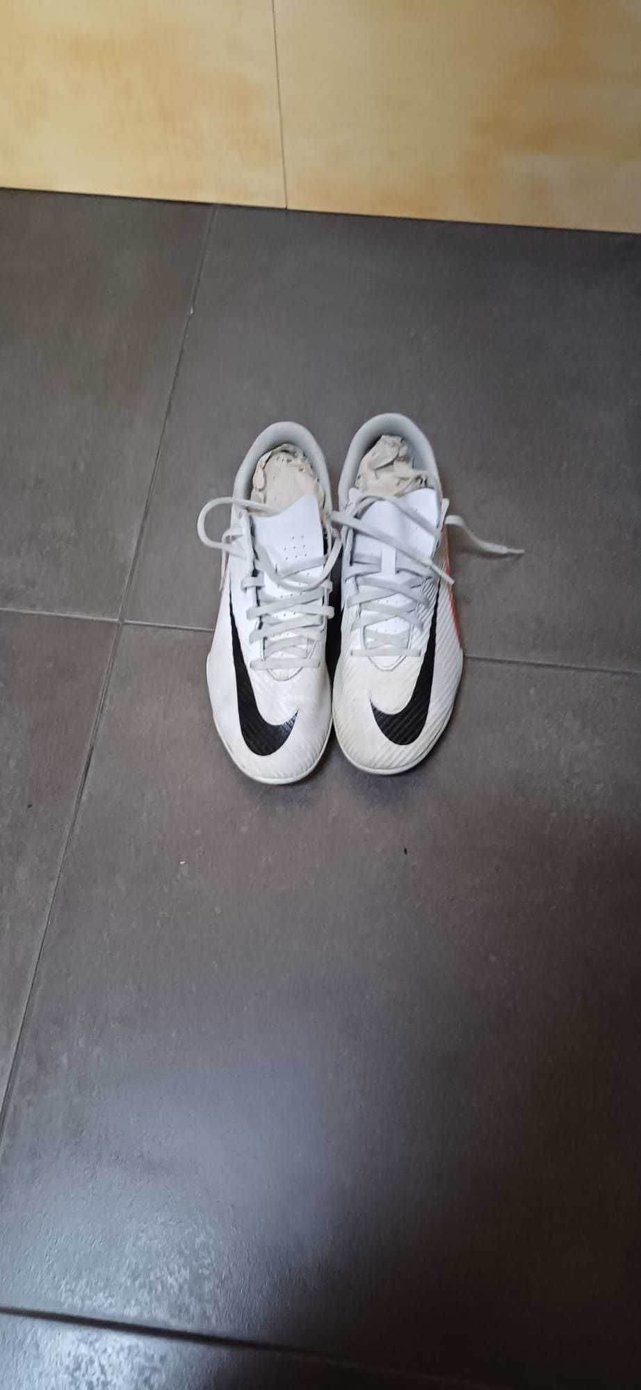Chuteiras Nike "Mercurial"  tamanho 40