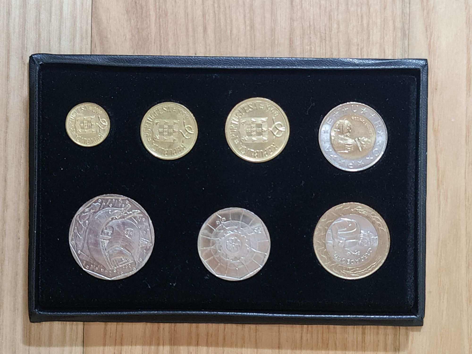 Coleção de moedas de escudos
