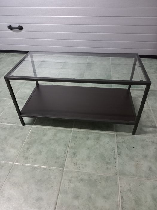 Mesa de sala, de apoio.