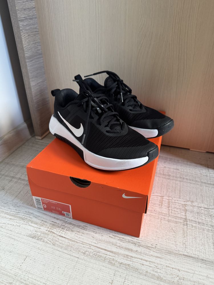 Buty damskie NIKE mc trainer 3 rozmiar 40.5