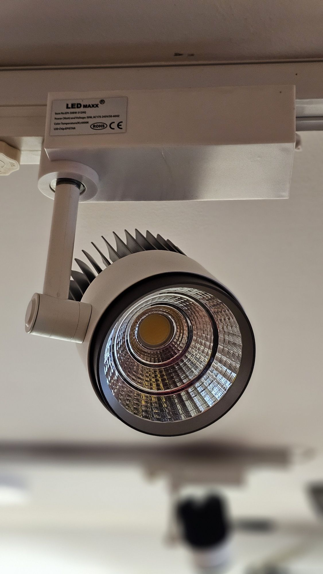 Oświetlenie sklepowe halogenowe led  komplet