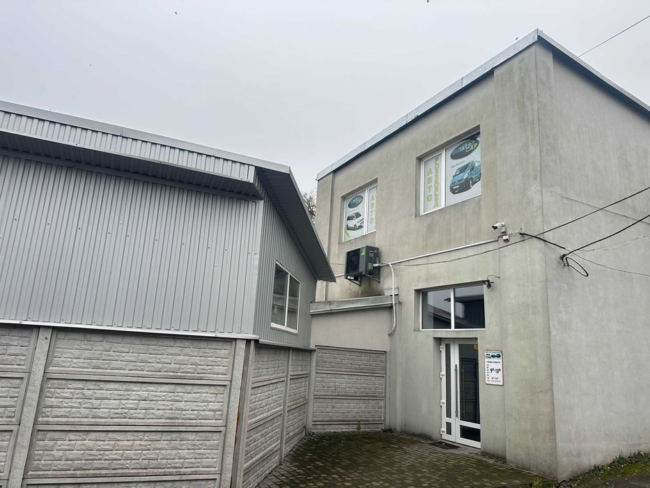 Продається просторе та універсальне комерційне приміщення