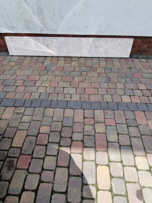 Sprzedam parapet wewnętrzny ( konglomerat) z demontażu