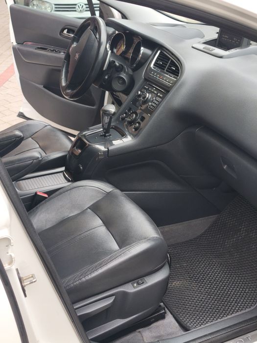 Продам Peugeot 5008.