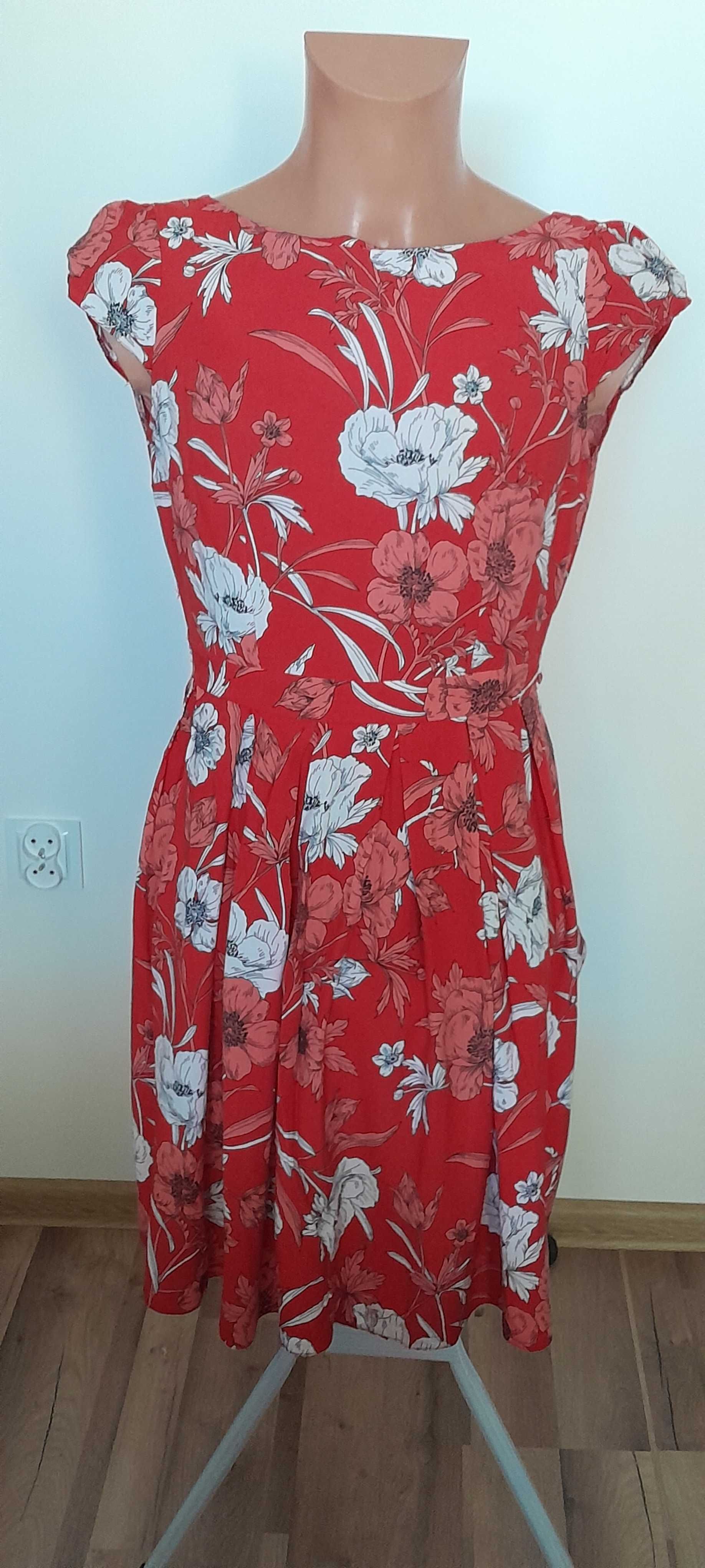Sukienka czerwona w kwiaty M 38