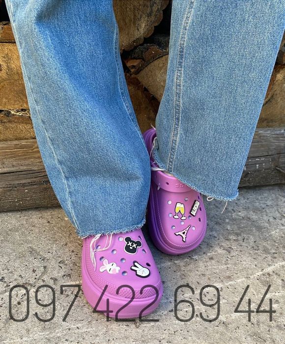 Стильні сабо Крокс на платформі Stomp Clog Crocs жіночі 4 кольори