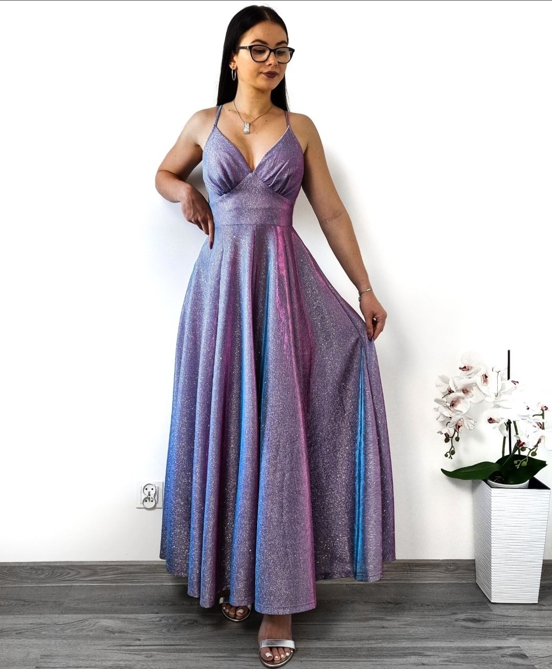 S (36) Metaliczna brokatowa błyszcząca sukienka rozkloszowana długa