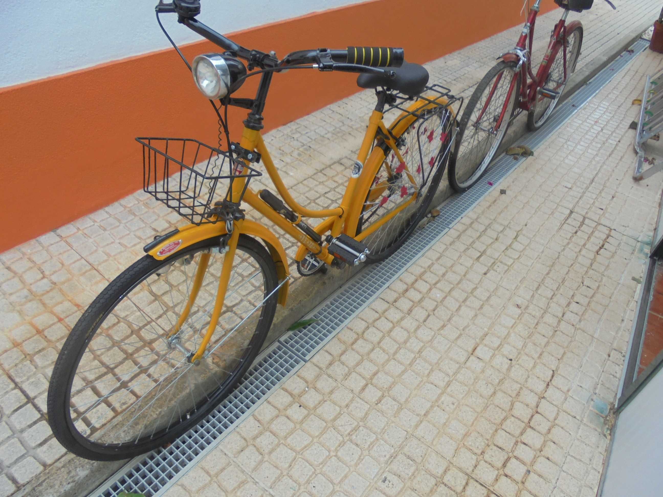 2 bicicletas pasteleira de senhora