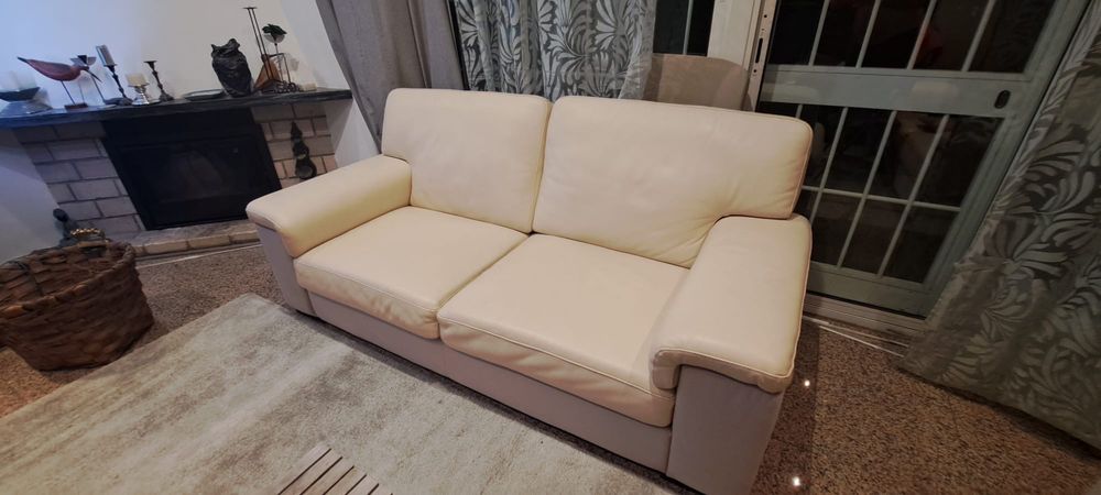 Conjunto de 2 sofás em pele + mesa centro/apoio