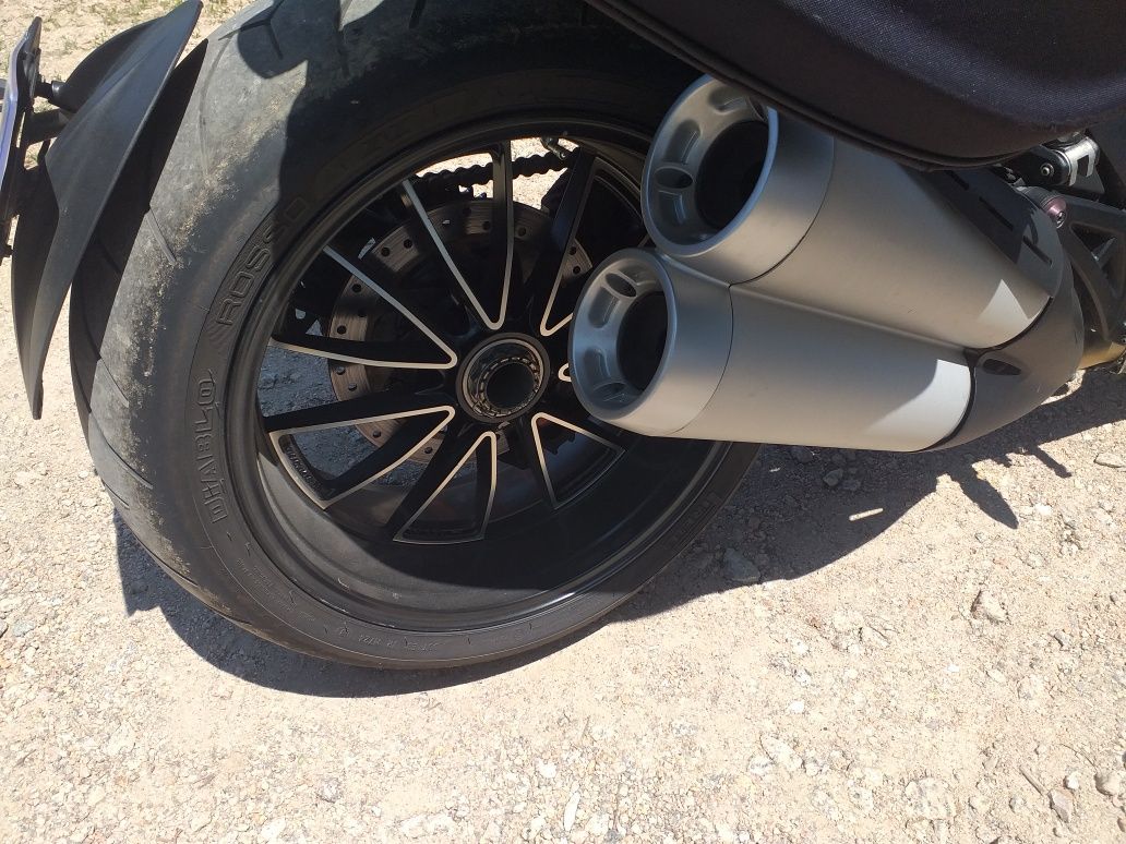 Ducati diavel strada