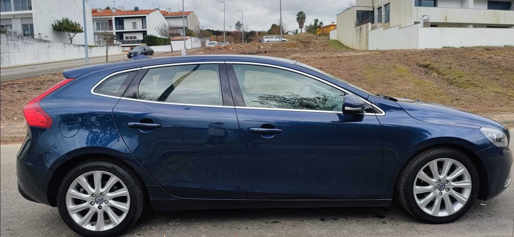 Volvo v40 estofos em pele