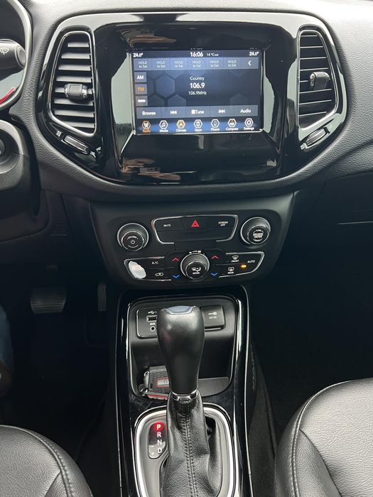 Джип компас латітуде 2020року