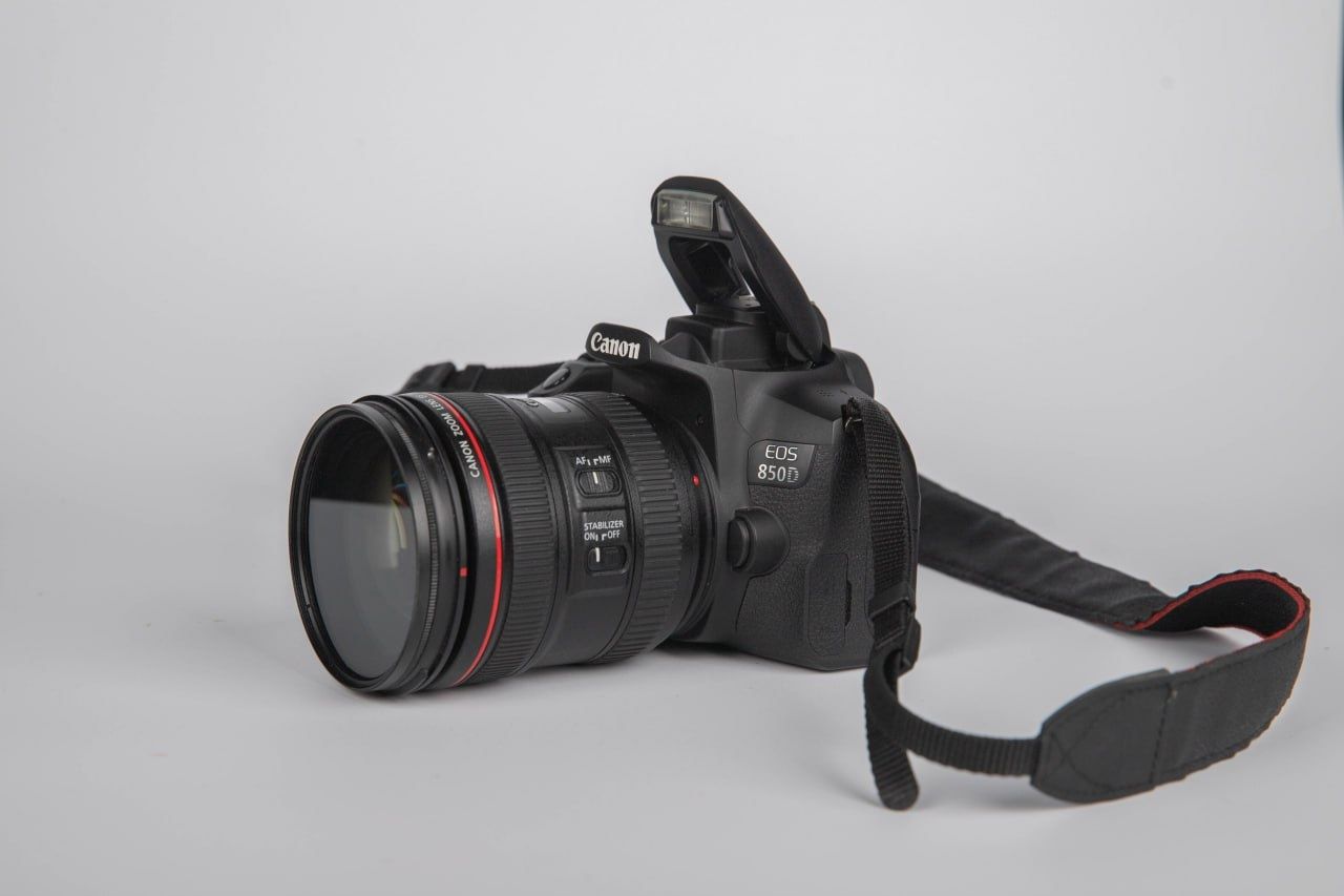 Canon 850D з двома обьективами