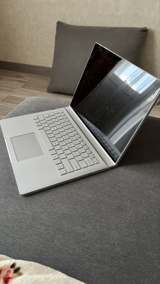 Microsoft surface book 2, i7, 16GB, 512GB, GTX1050