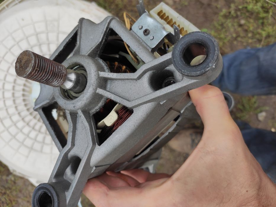 Двигатель на стиральную машину Ardo 105