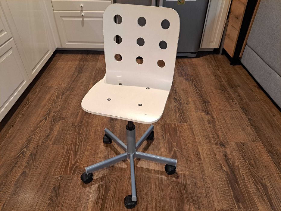 Krzeslo do biurka dla dziecka Ikea