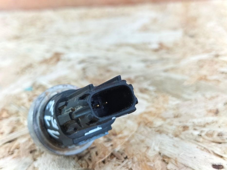 Lexus NX II 21- 2.5 RAV4 Датчик давления топлива в рейке 89458-33030