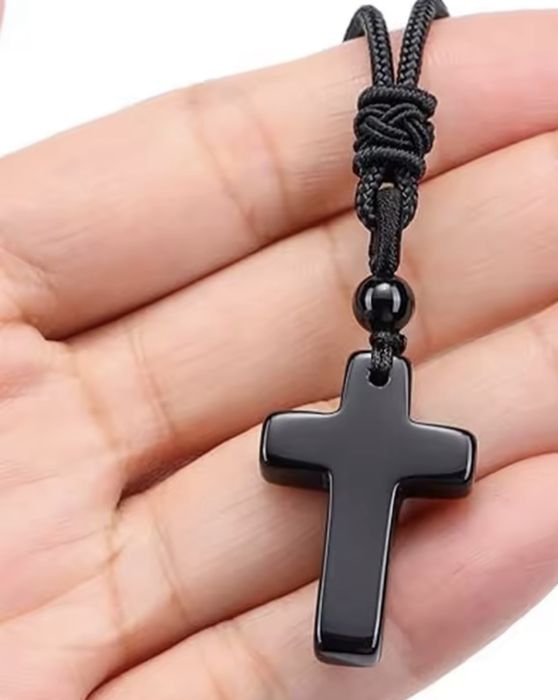 Śliczny naszyjnik męski z krzyżykiem