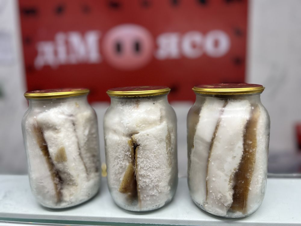 Сало в банці, солоне сало, сало в маринаді, смалець, тушонка, намазка,