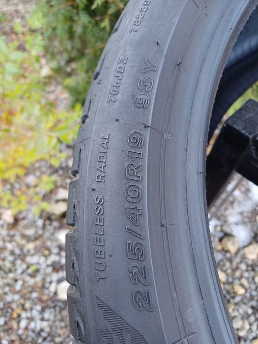225/40/19 Sprzedam parę opon letnich Bridgestone Turanza