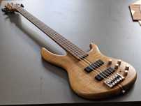 Baixo Cort A5 artisan bartolini com capa de luxo