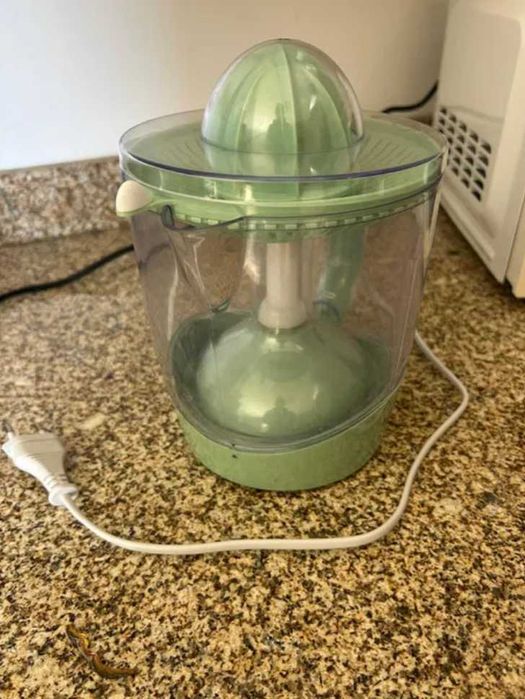 Vendo Micro-ondas + Torradeira + Máquina Sumo laranja