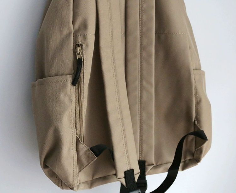 MUJI Nova mochila de cor caramelo

MUJI Brand new camel-colored backp