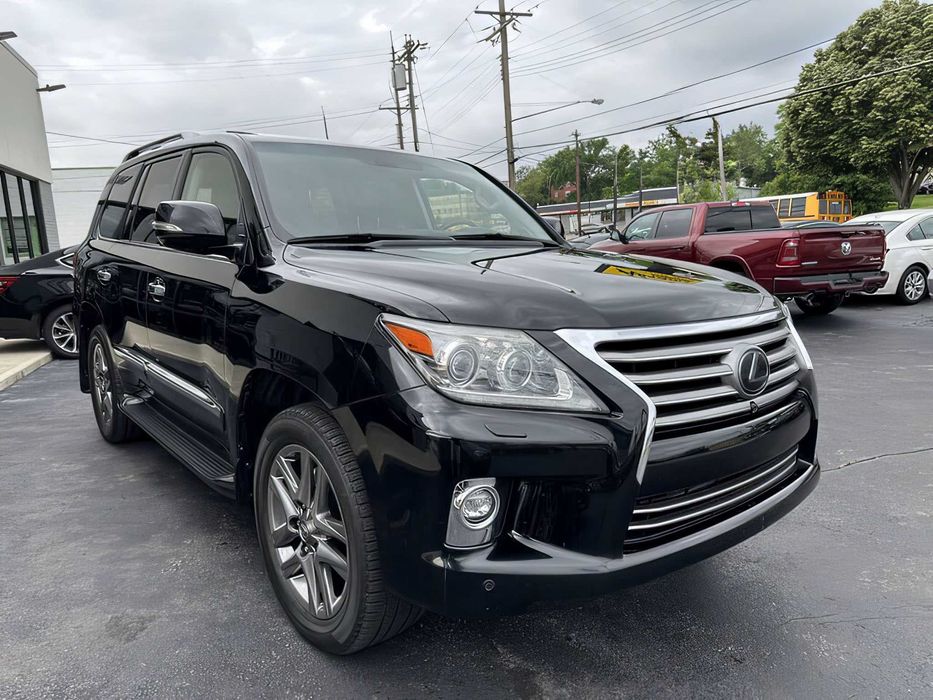 Lexus LX 570      2014
