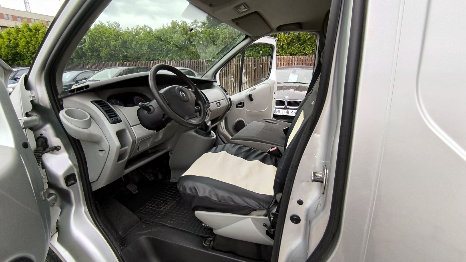 OPEL VIVARO 2009ROK 2.0CDTi 90Km 3 Osobowy Hak 287Tys.Przebiegu