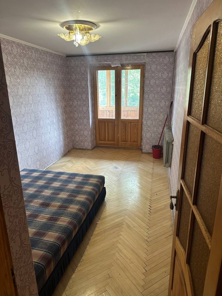 Продається 3-кім. квартира, пр. Молоді, 11