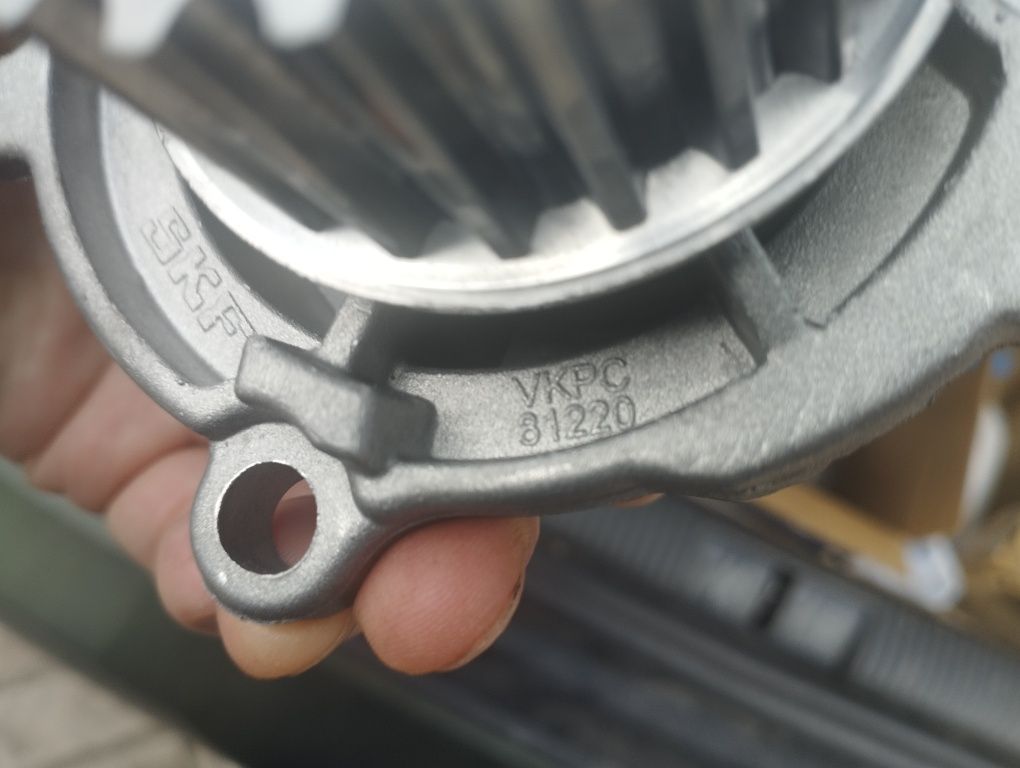 VW b5 Помпа SKF VKPC 81220 vag grup