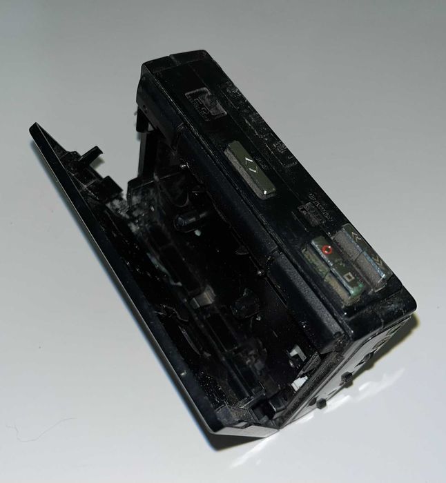 Аудіоплеєр касетний з радіо. Aiwa. Непрацездатний.