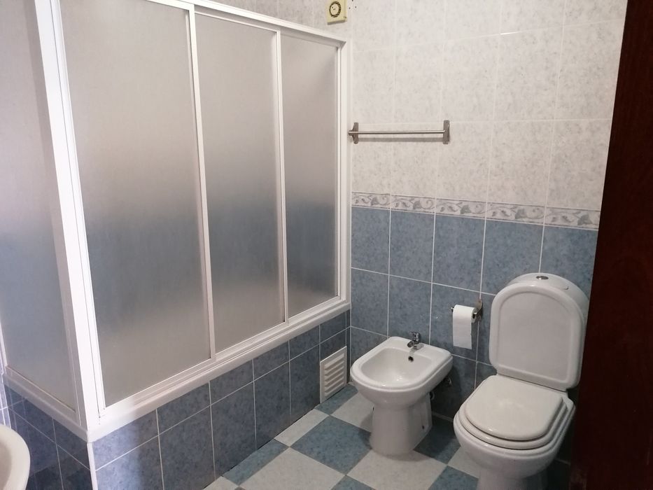 Vende-se Apartamento T 2, num primeiro andar, em Esgueira, Aveiro.