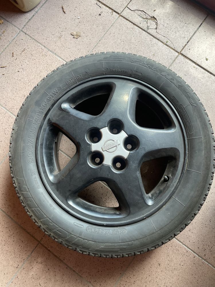 Koła aluminiowe Nissan Primera z oponami michelin