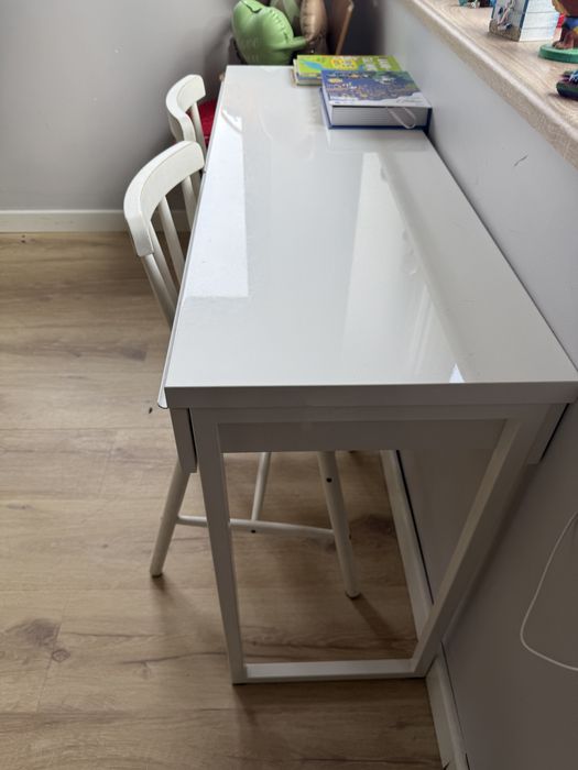 Biurko oraz dwa krzesła Ikea